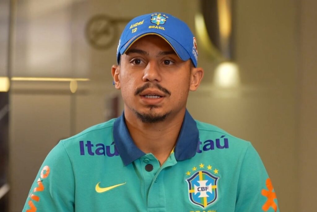 André antes da partida da Seleção Brasileira