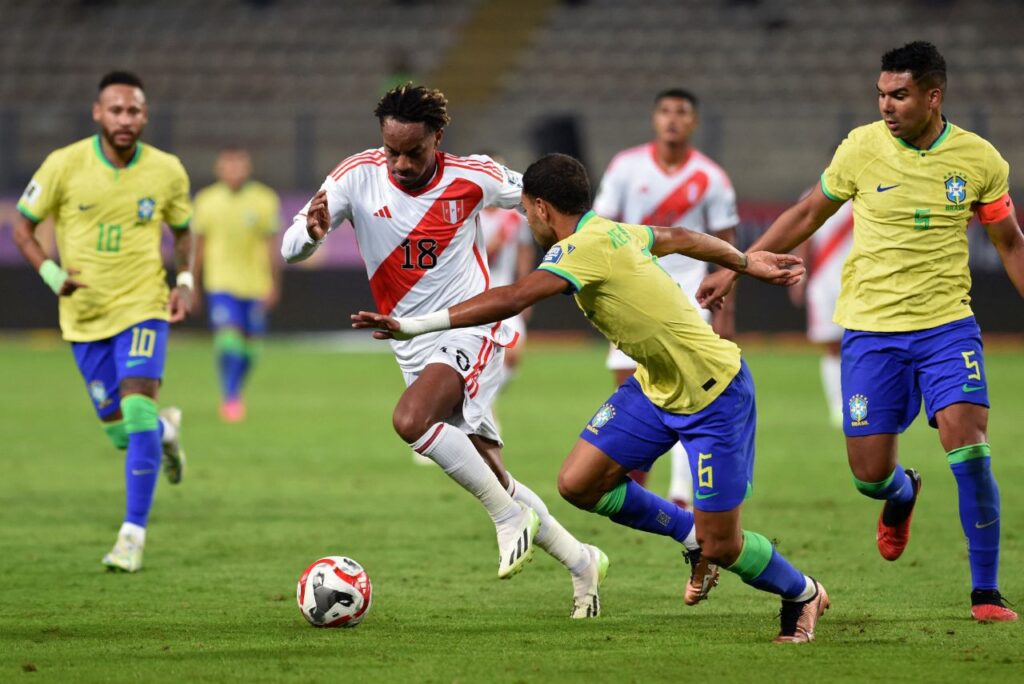 Alvo do Corinthians, André Carrillo em campo contra a Seleção