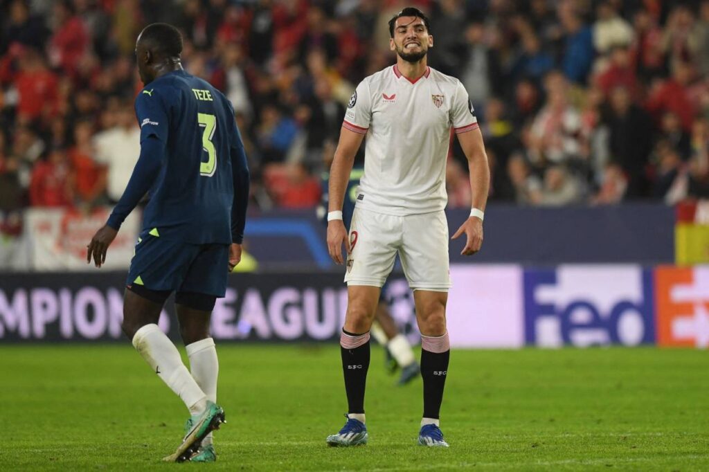 Rafa Mir será investigado pelo Valencia . Foto: JORGE GUERRERO/AFP