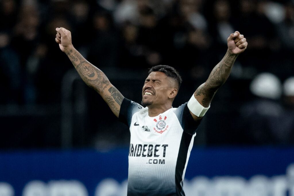 Corinthians foi o último clube da carreira de Paulinho