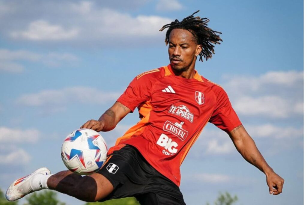 André Carrillo em treino do Peru