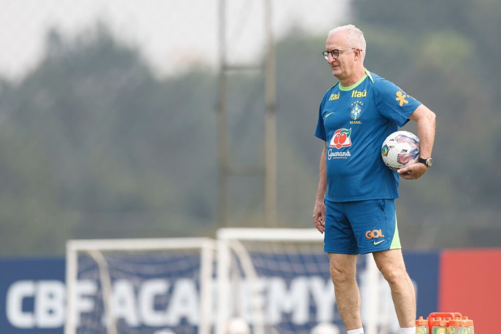 Dorival Júnior em treino da Seleção Brasileira