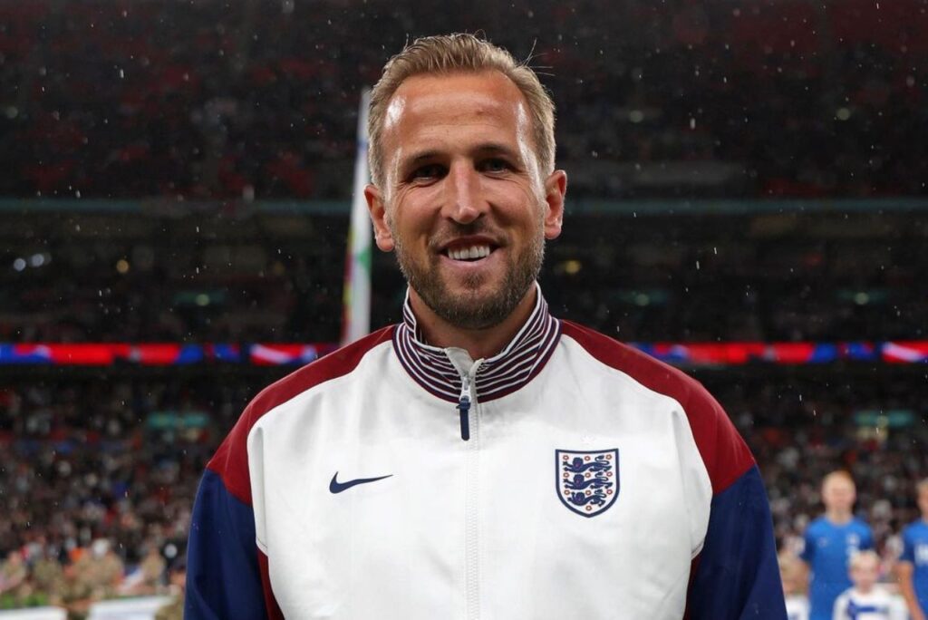 Harry Kane recebeu homenagem antes de jogo da Inglaterra (Foto: Reprodução)