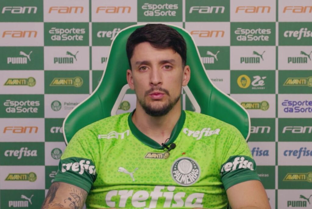 Piquerez em entrevista do Palmeiras