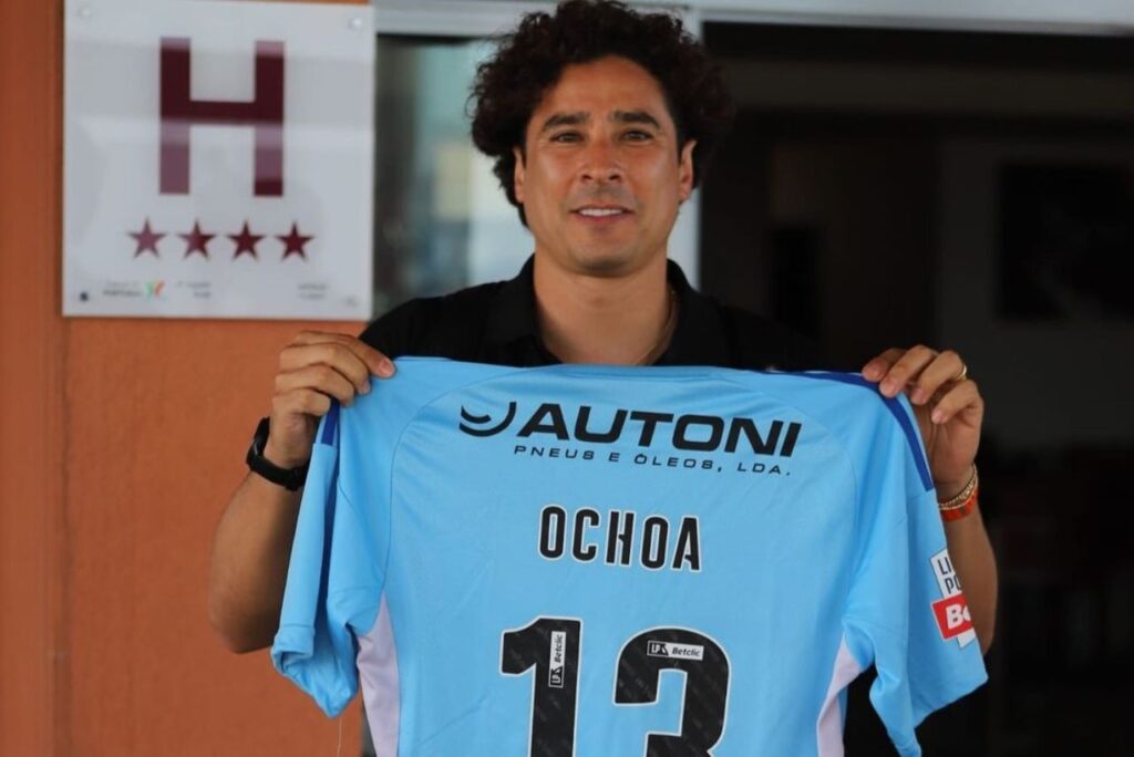 Goleiro Ochoa é o mais novo reforço do AVS, de Portugal (Foto: Reprodução)