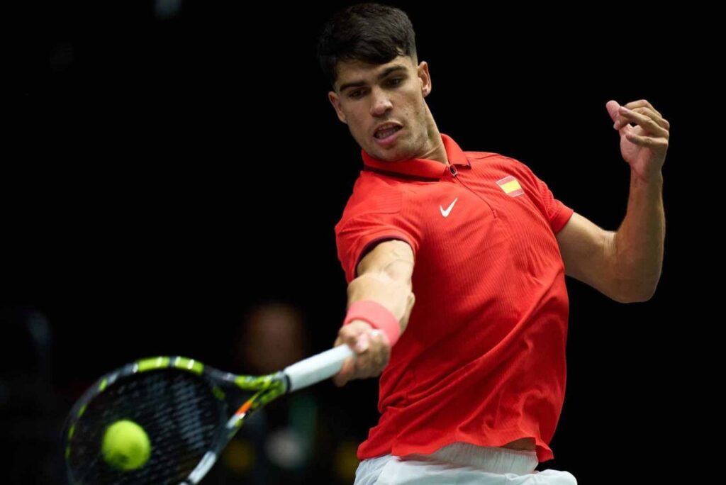 Carlos Alcaraz atuou em duas das três vitórias da Espanha no dia (Foto: ATP/Reprodução)