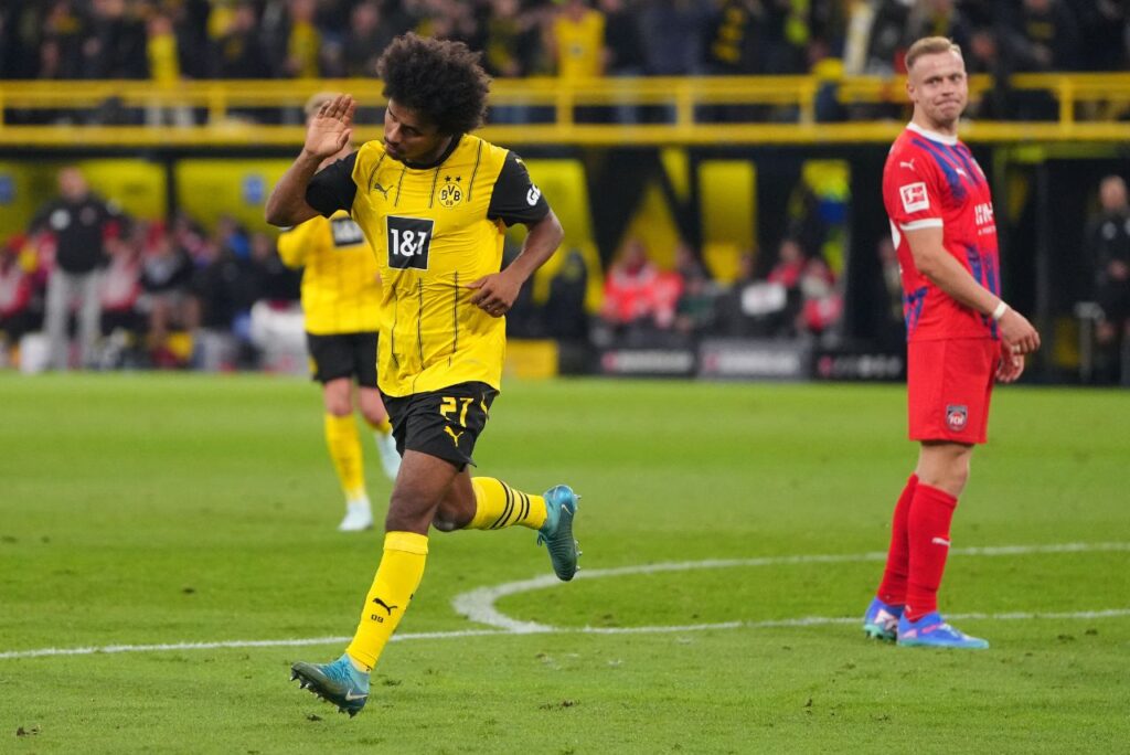 Adeyemi marcou duas vezes na vitória do Borussia Dortmund (Foto: Pau Barrena/AFP)