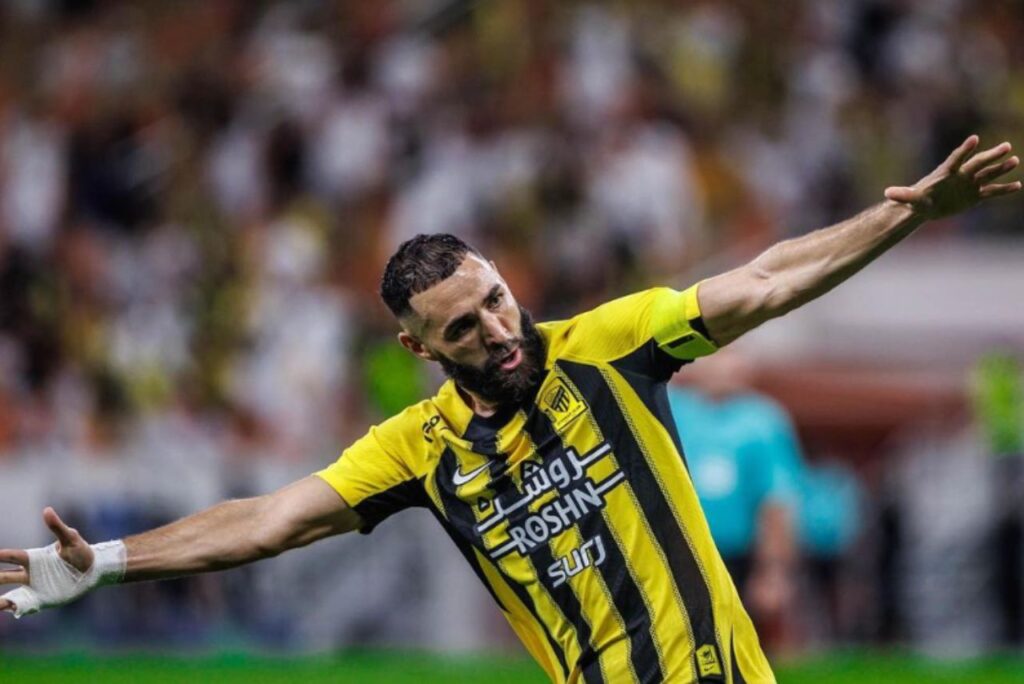 Benzema comemora gol do Al-Ittihad