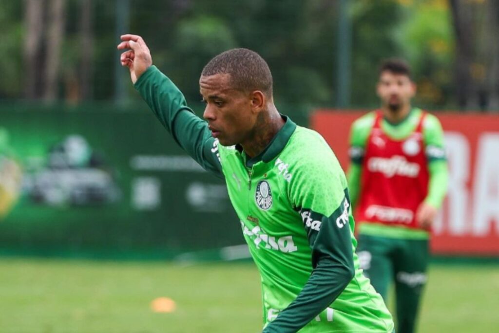 Caio Paulista em treino do Palmeiras