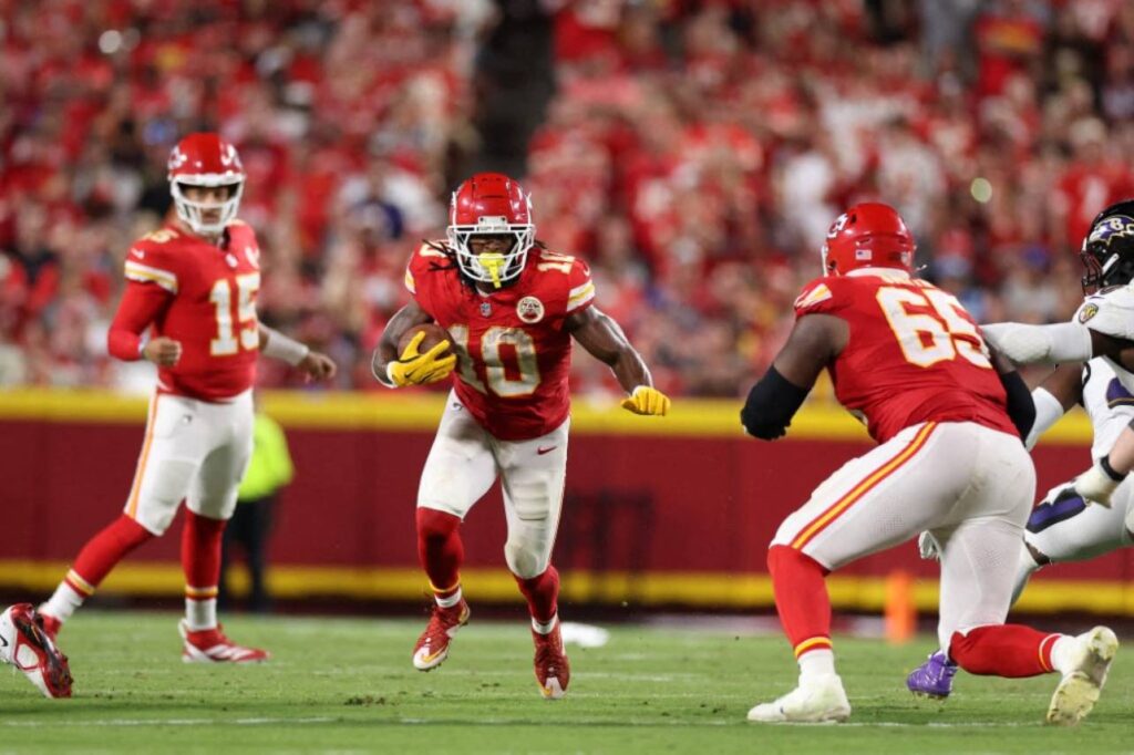 Isiah Pacheco vai perder boa parte da temporada regular da NFL. Foto: CHRISTIAN PETERSEN/GETTY IMAGES NORTH AMERICA/Getty Images via AFP