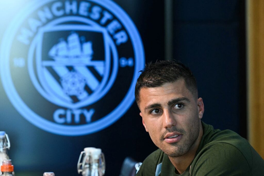 Rodri em coletiva do Manchester City