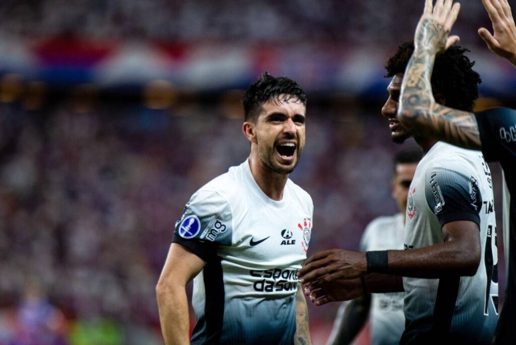 Coronado abriu o placar para o Corinthians com um golaço. Foto: THIAGO GADELHA/AFP