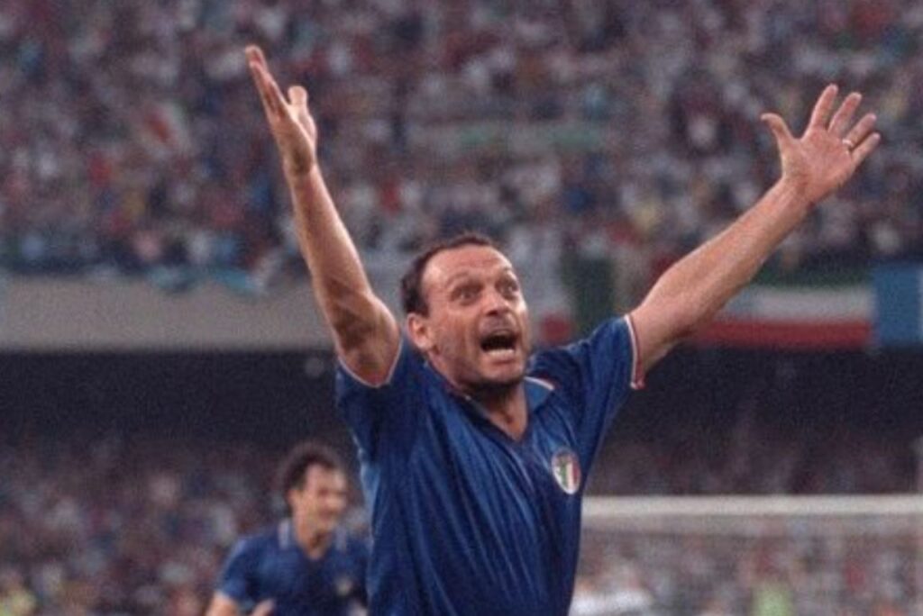 Schillaci em campo pela Itália