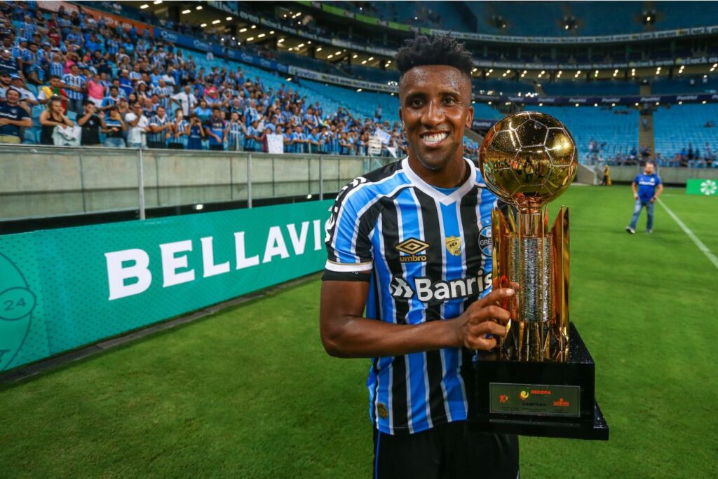 Bruno Cortez com a camisa do Grêmio