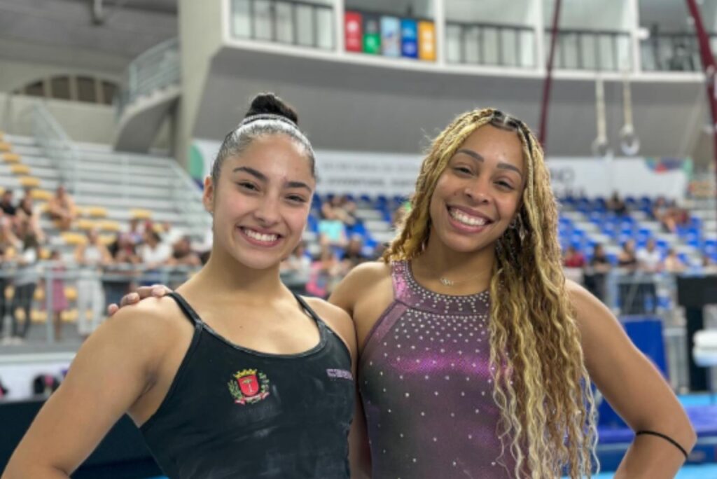 Júlia Soares e Lorrane Oliveira em treino 