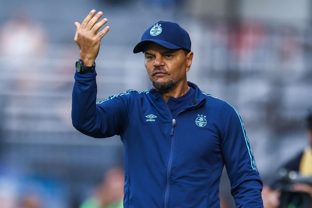 Alexandre Mendes, auxiliar técnico do Grêmio (Foto: Lucas Uebel/GFBPA)