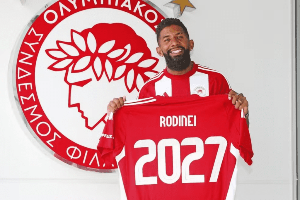 Rodinei é titular absoluto do Olympiacos