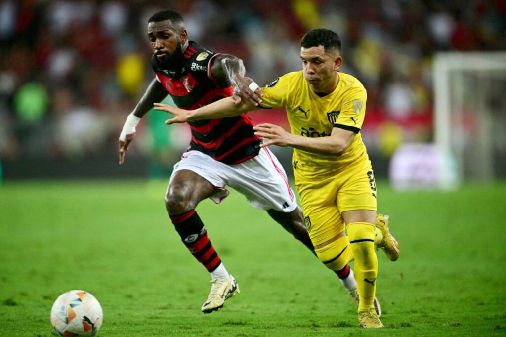 Flamengo vai precisar vencer por dois gols de diferença no jogo de volta. Foto: Mauro Pimentel/ AFP