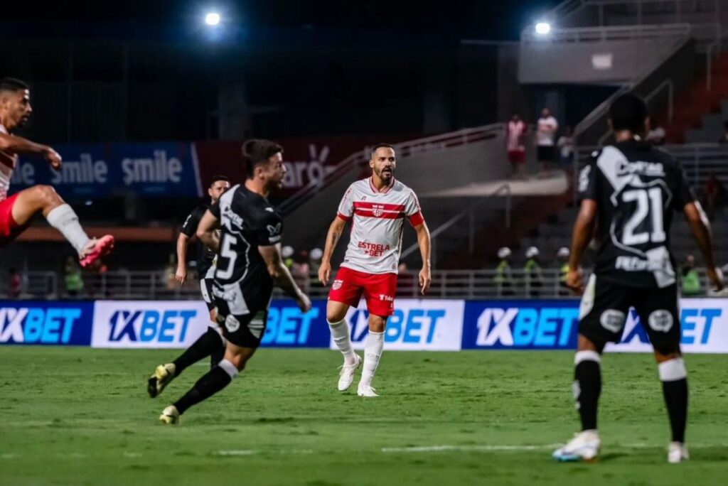 Ponte Preta venceu o CRB pela Série B(Foto: Francisco Cedrim/CRB)