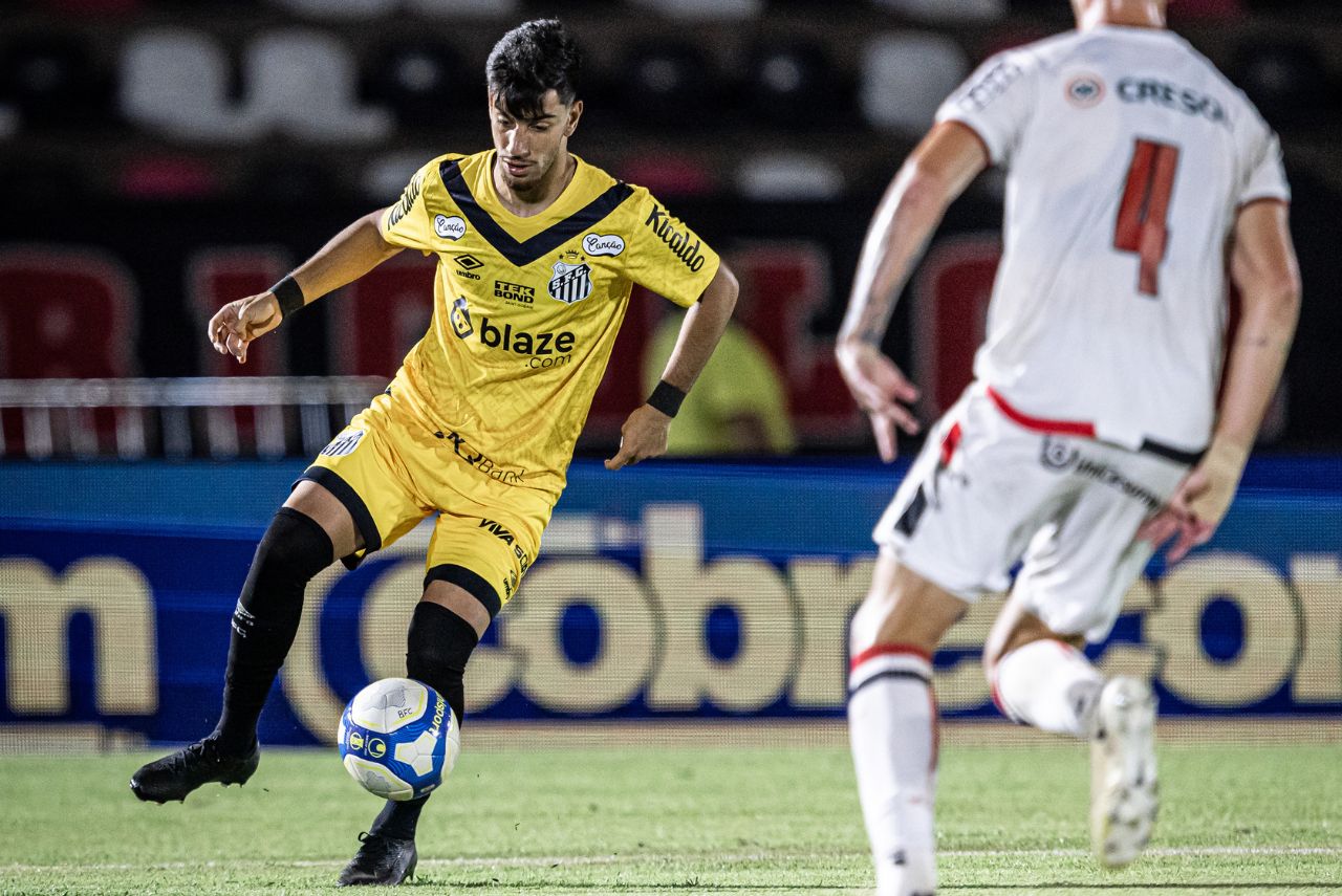 Santos é a segunda equipe com mais chances de título na Série B 2024 (Foto: Raul Baretta/SFC)