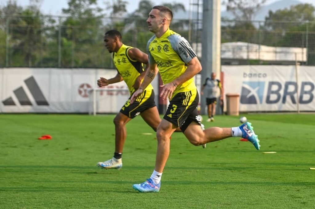 Títulares do Flamengo vão permanecer no Rio de Janeiro. Foto: Reprodução/Facebook