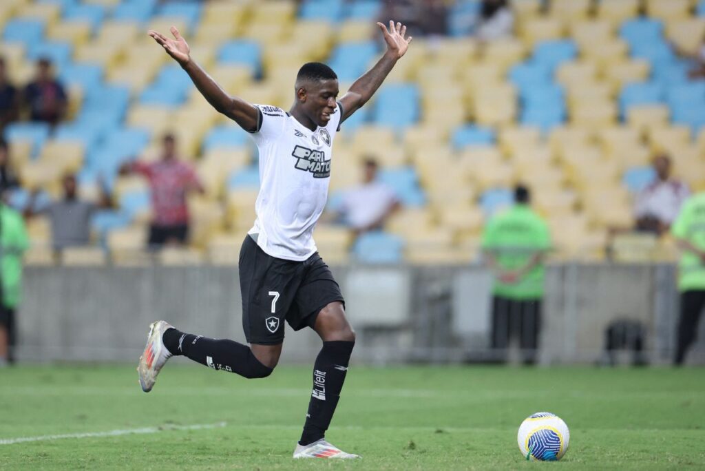 Luiz Henrique foi o autor do gol da vitória do Botafogo (Foto: Vitor Silva/BFR)