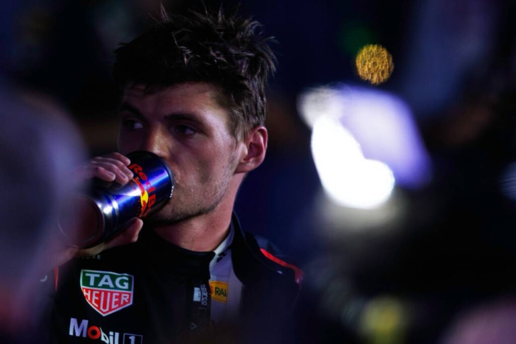 Max Verstappen ficou sem segundo lugar no GP de Singapura. Foto: Reprodução/Facebook