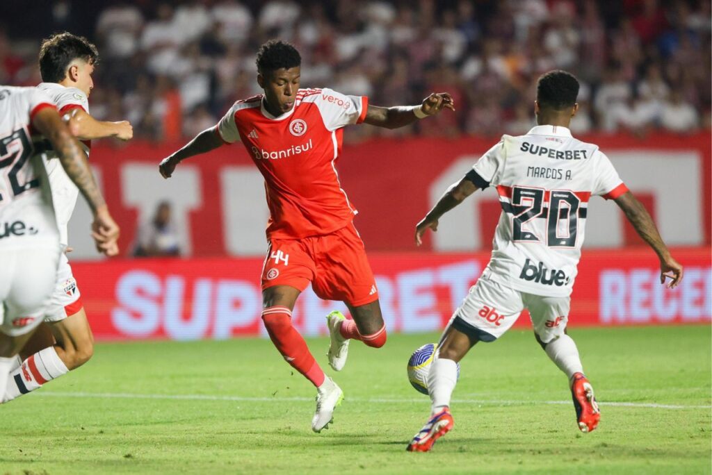 De virada, Internacional vence o São Paulo no Morumbis pelo Brasileirão; veja os gols