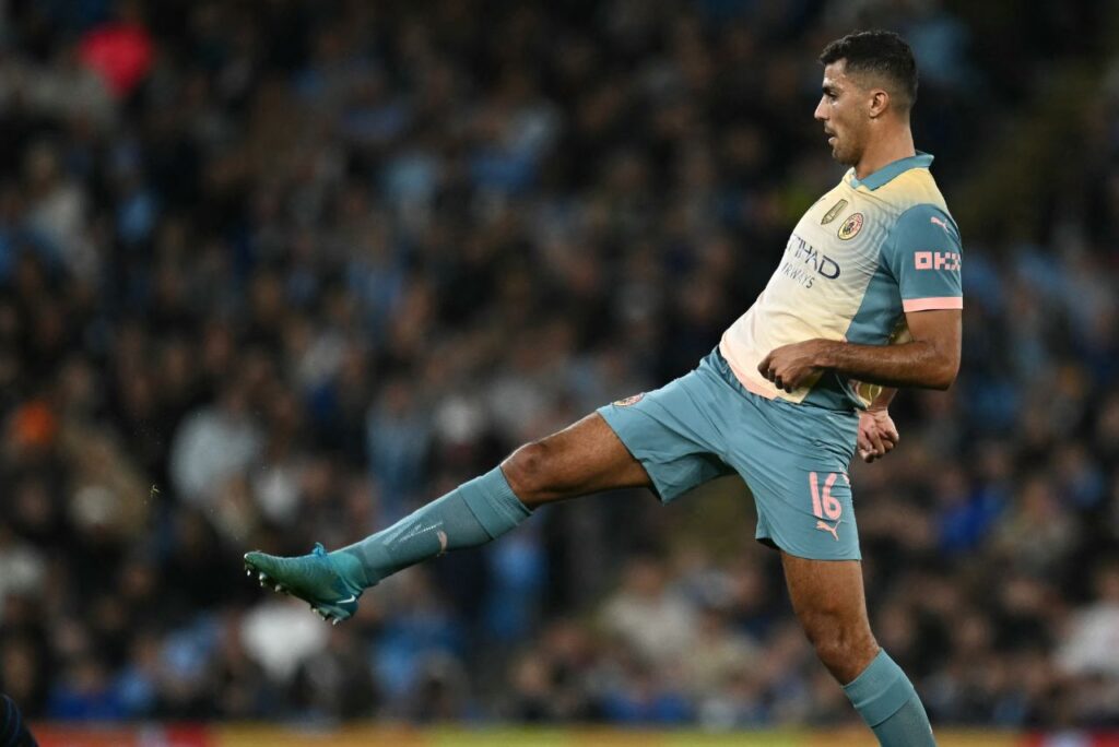 Rodri em campo na Champions League pelo Manchester City