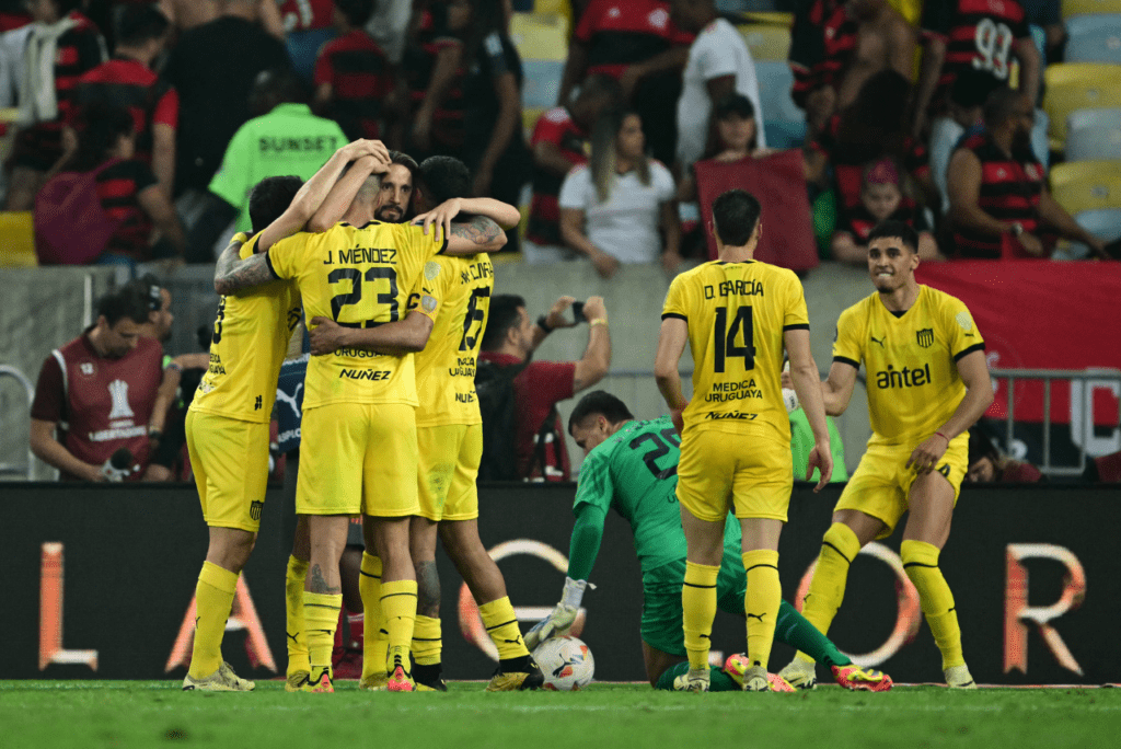 Peñarol venceu o Flamengo pela Libertadores