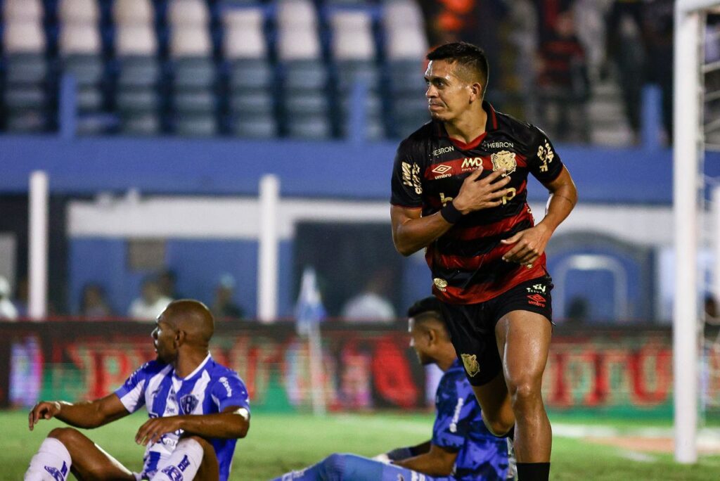 Igor Cariús comemorando gol do Sport