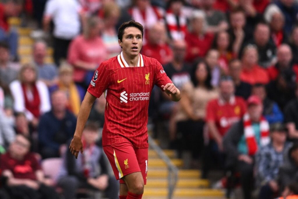 Chiesa em campo pelo Liverpool