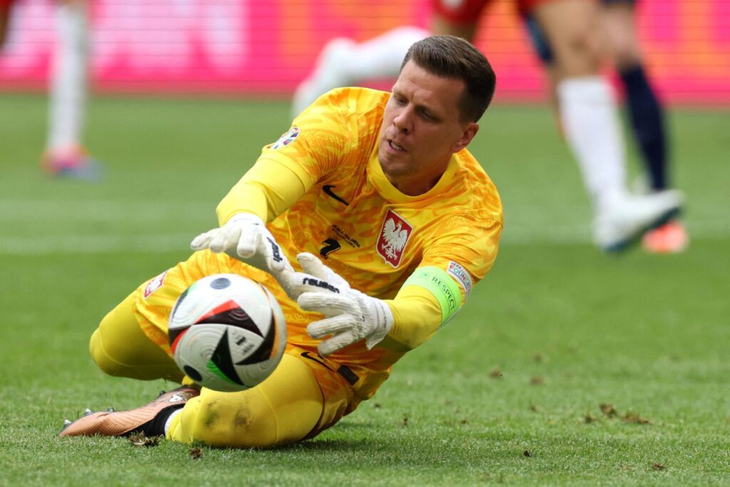 Szczesny está na mira do Barcelona (Foto: Ronny Hartman/AFP)