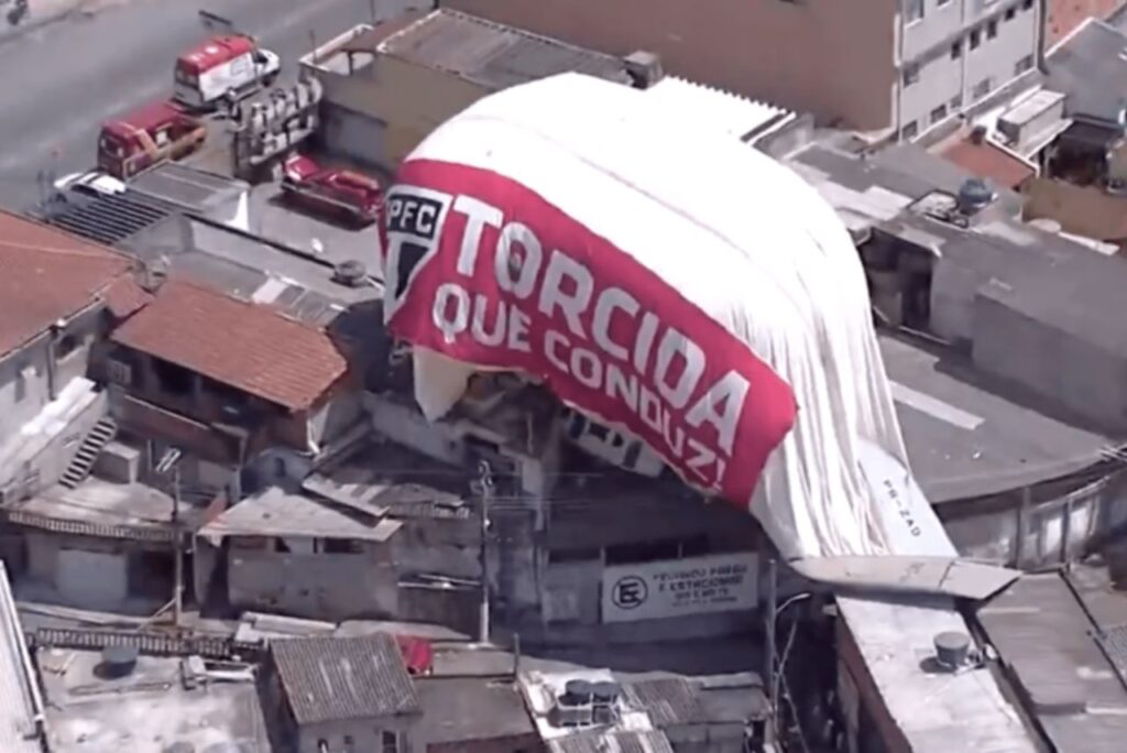 Dirigível continha mensagens em apoio ao São Paulo (Foto: Reprodução)