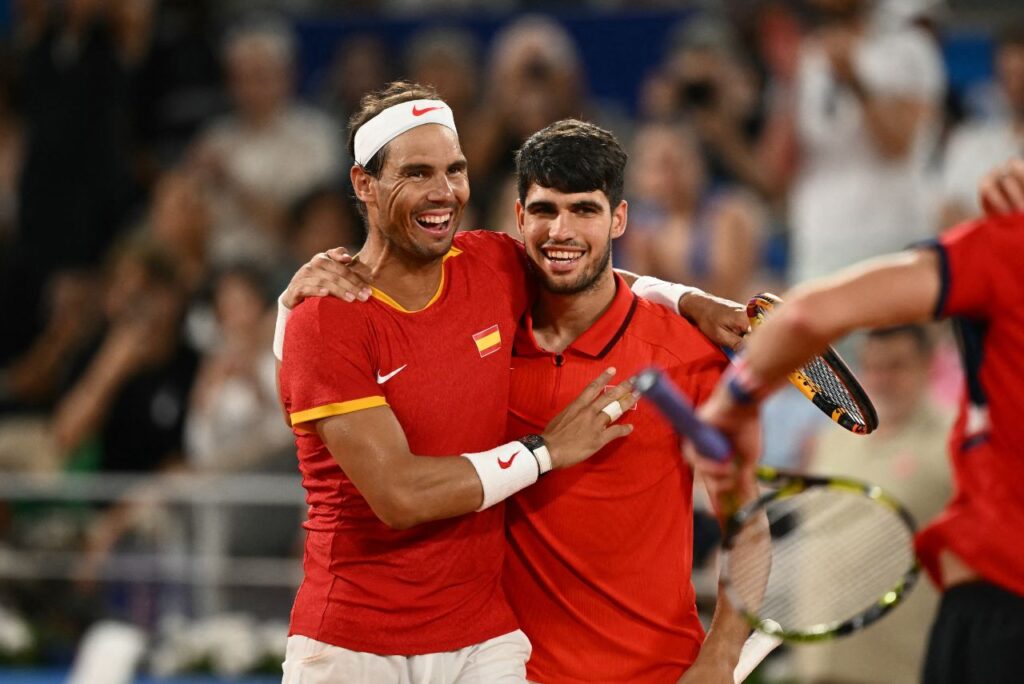 Rafael Nadal e Carlos Alcaraz nos Jogos Olímpicos de Paris 2024 (Foto: Carl de Souza/AFP)