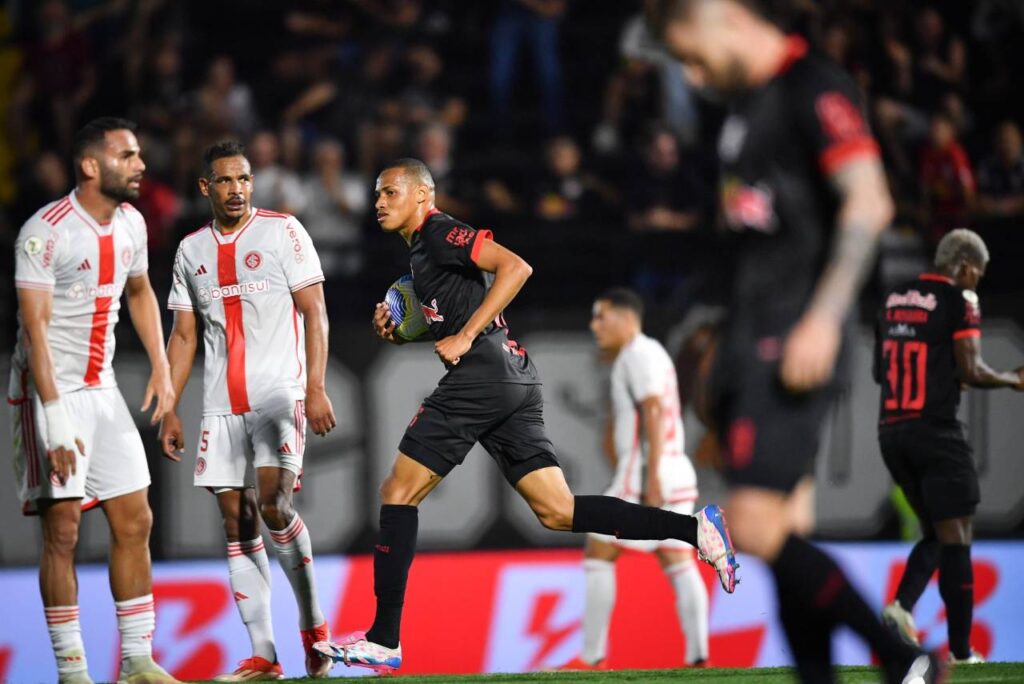 Internacional e Bragantino empataram a duas bolas. Foto de Ari Ferreira/Red Bull Bragantino