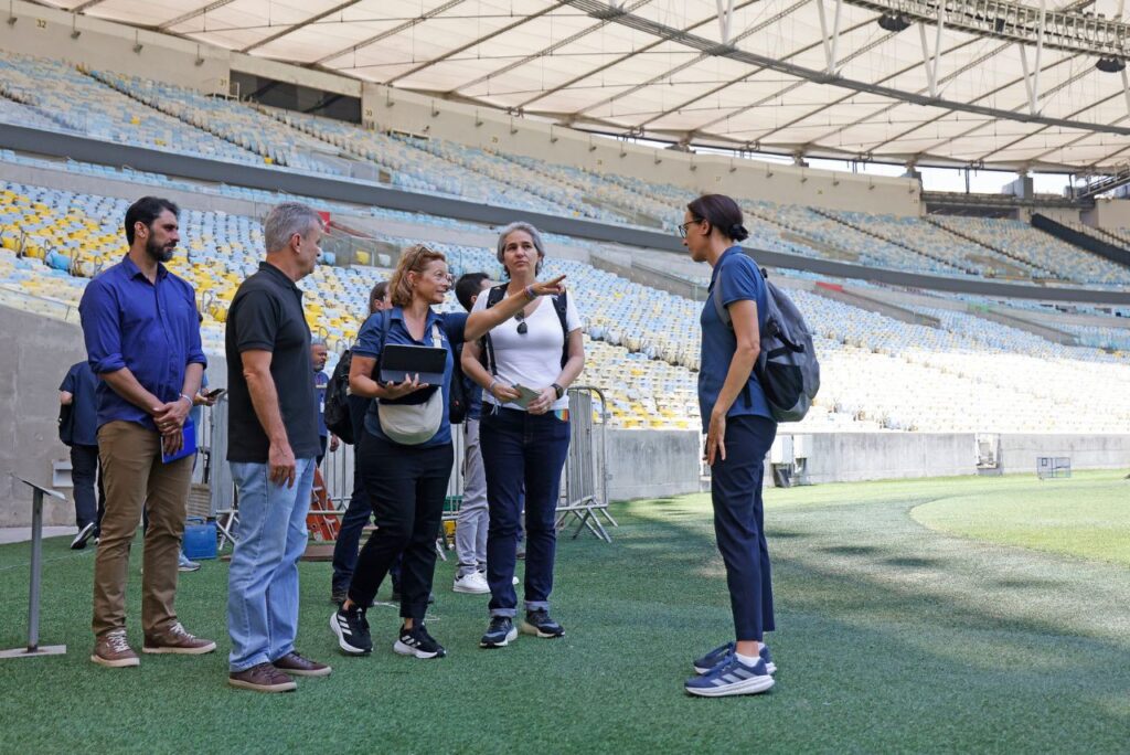 Vistoria da delegação da FIFA no Maracanã (Foto: Rafael Ribeiro/CBF)