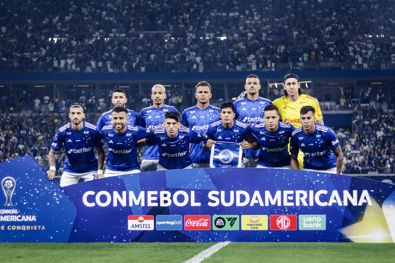 Foto do time do Cruzeiro em jogo pelas quartas de final da Copa Sul-Americana