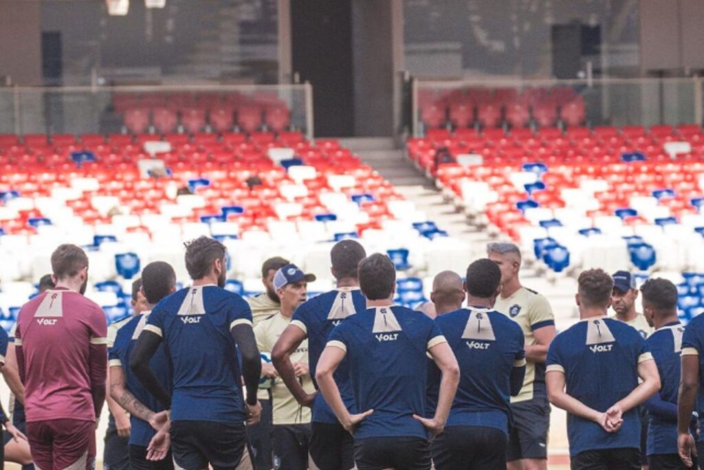 Elenco do Remo em treino no Mangueirão