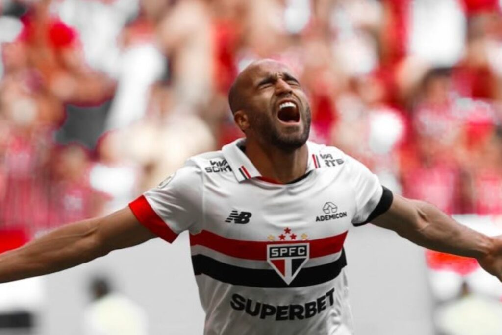 Lucas Moura abriu o placar contra o Corinthians