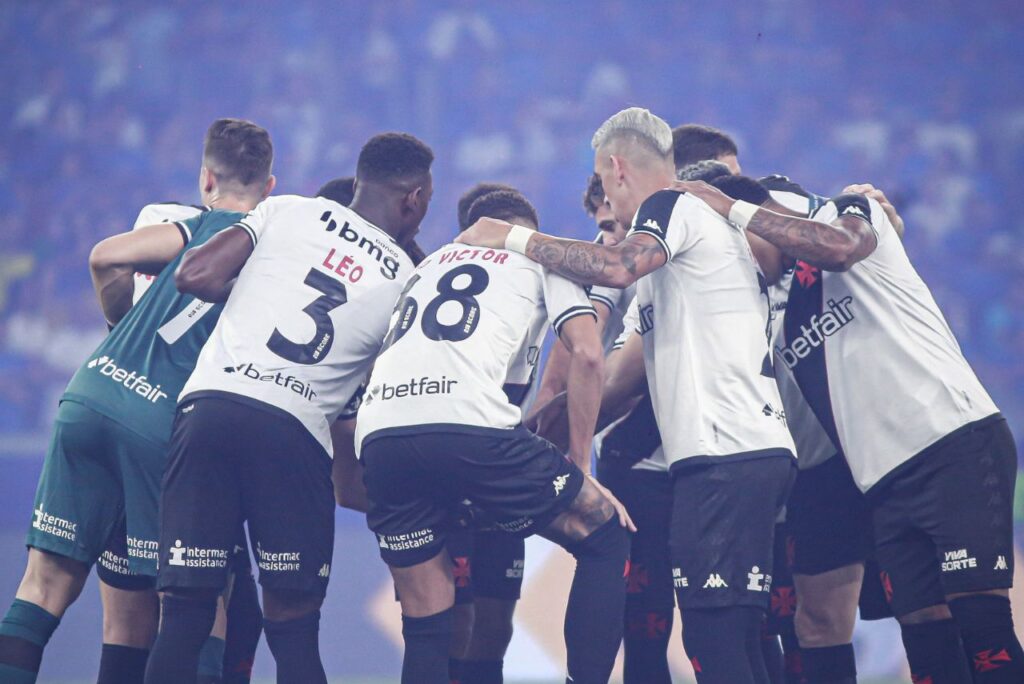 Elenco do Vasco antes da partida contra o Cruzeiro