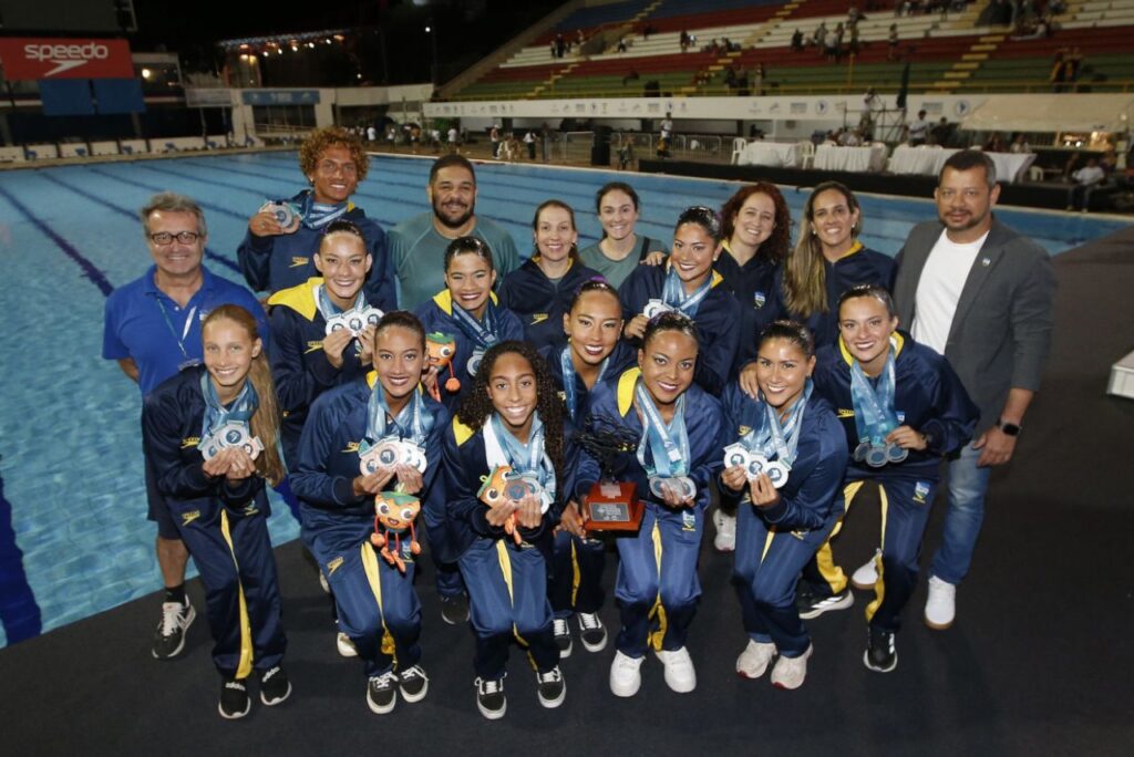 Parte da delegação brasileira no Sul-Americano de Esportes Aquáticos (Foto: Satiro Sodré/CBDA)