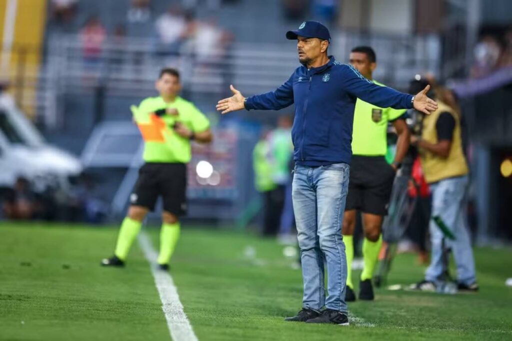 Alexandre Mendes, auxiliar do Grêmio, é acusado de violência doméstica. Foto: Lucas Uebel/Grêmio