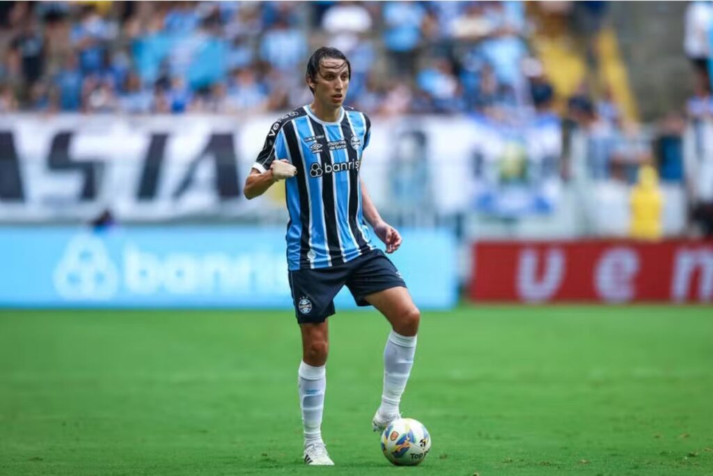 Geromel em campo pelo Grêmio