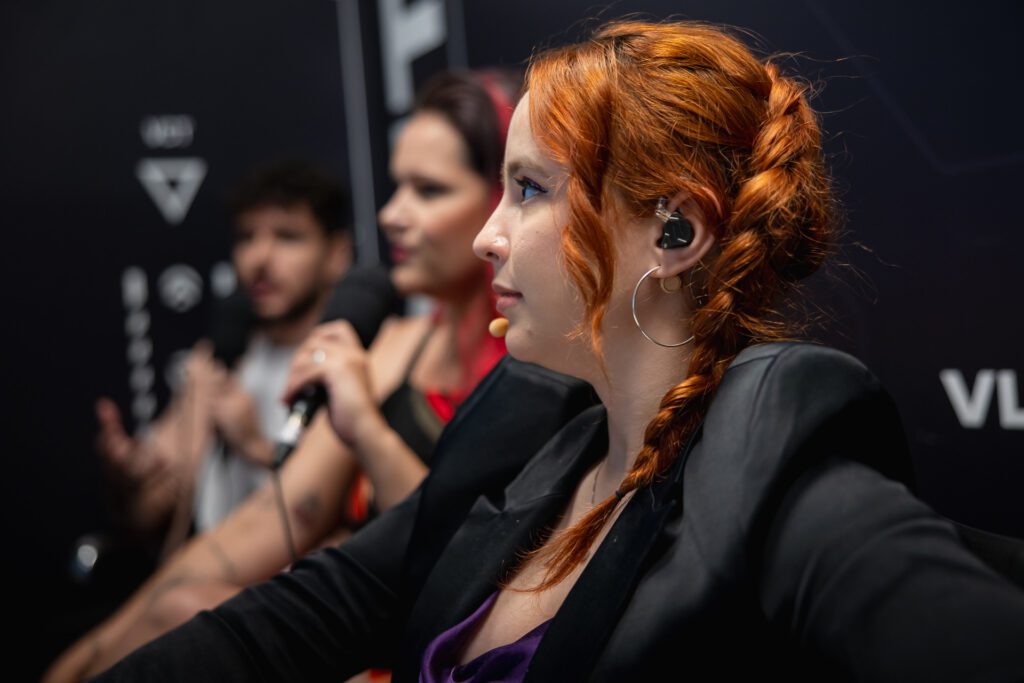 Letícia Motta caster Riot