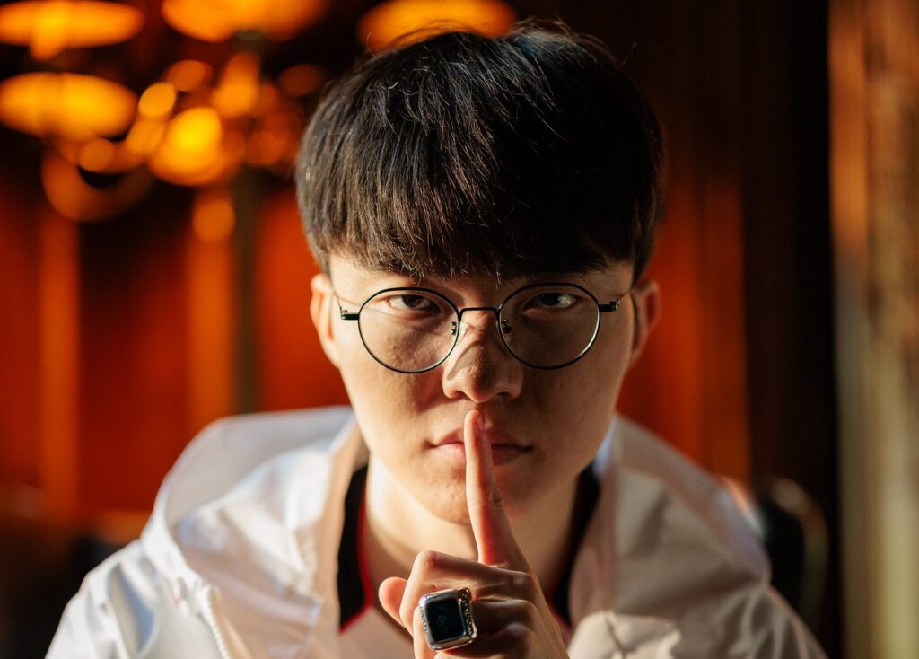 Mundial de LoL 2024: Faker, da T1, bate recorde no torneio