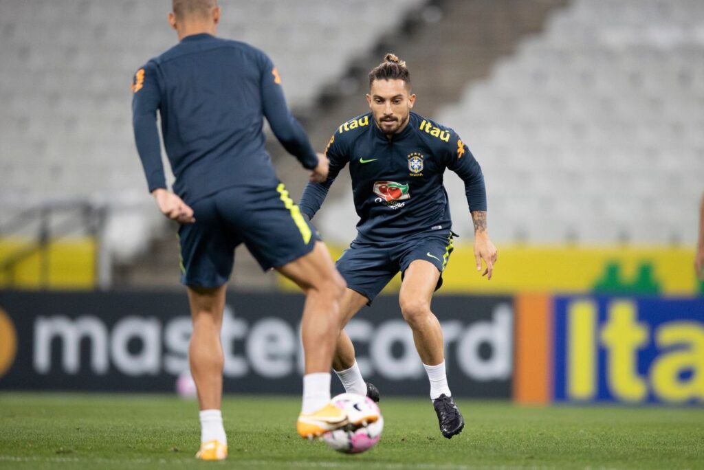 Alex Telles foi a opção de Dorival para a lateral (Foto: Lucas Figueiredo/CBF)