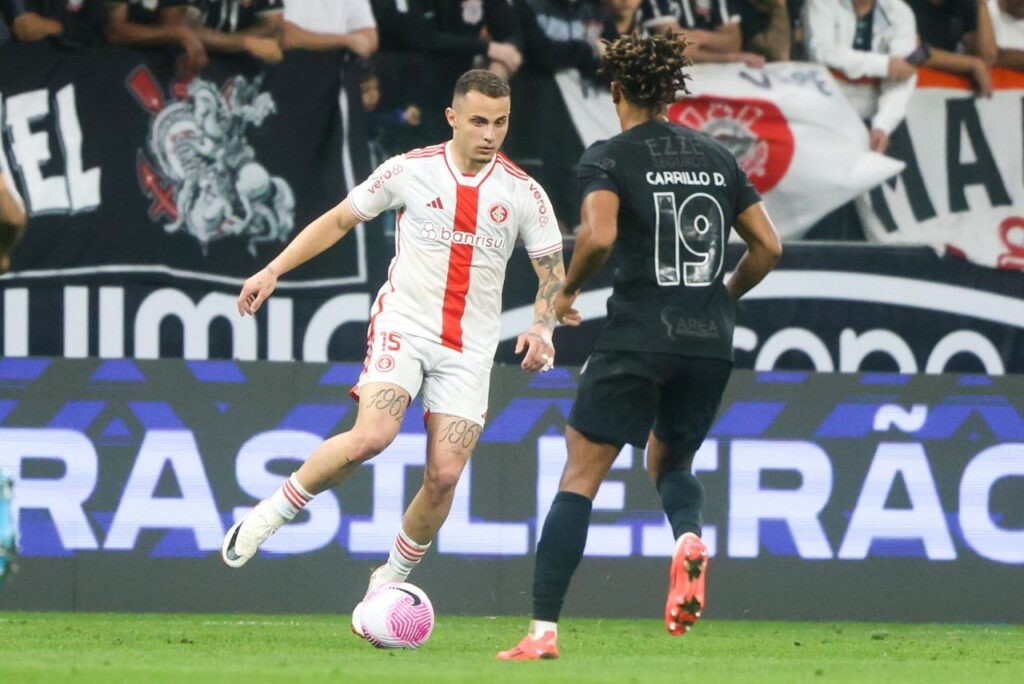 Corinthians e Internacional ficaram no empate pelo Brasileirão (Foto: Ricardo Duarte/SCI)