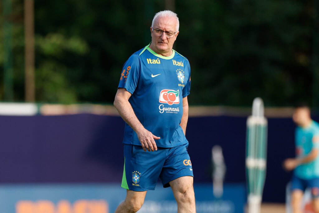 Dorival em treino da Seleção