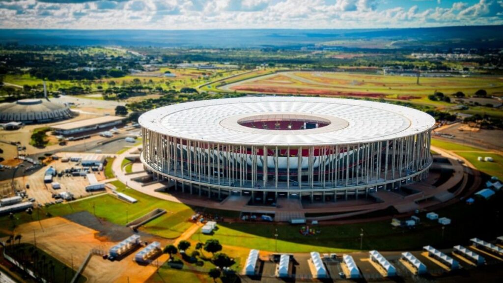 Estádio Mané Garrincha, em Brasília, será palco de Brasil x Peru pelas Eliminatórias com mais de 70 mil ingressos à venda